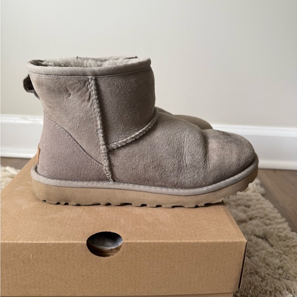 UGG Gray Campfire Fleece Lined Boots - Picture 6 of 10